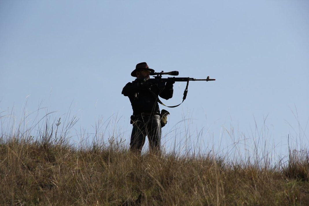 Adrenalină la maxim într-o confruntare de Airsoft