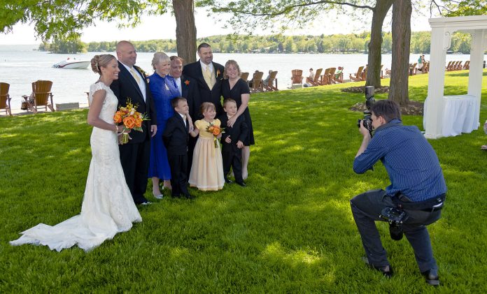 Fotograful pentru nuntă - de ce a devenit o alegere atât de importantă în ultimul timp
