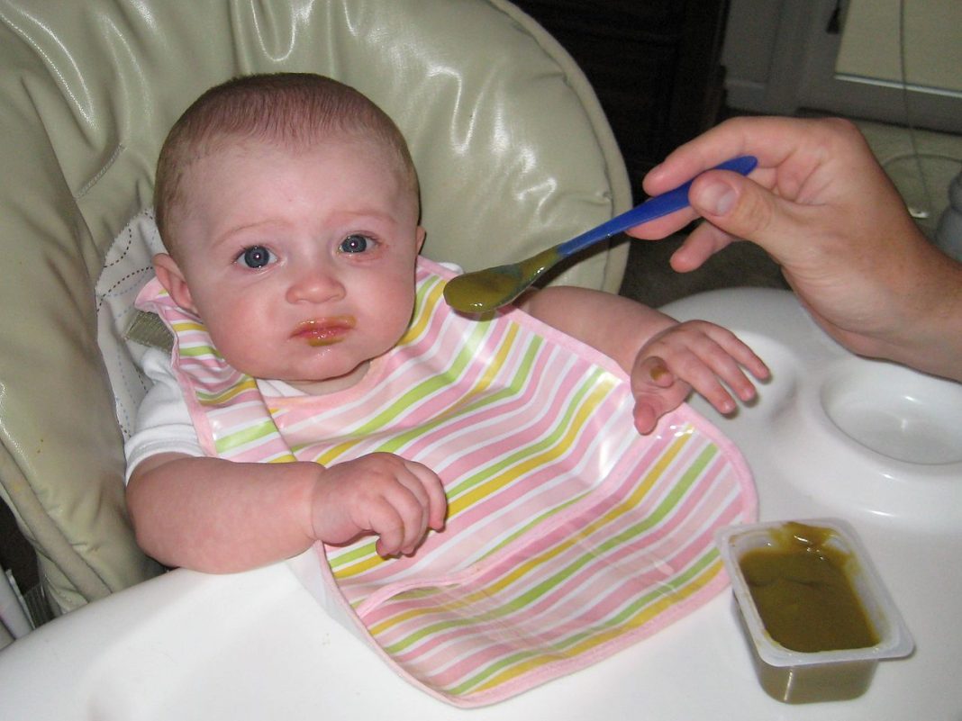 Lucruri esențiale pe care trebuie să le știi despre hrănirea bebelușului
