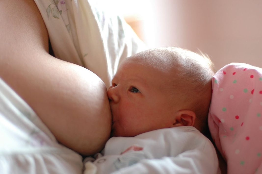 Schimbările după naștere a sânilor, cum procedați la angorjarea lor