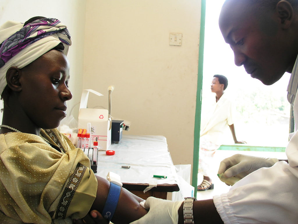Testarea HIV în timpul sarcinii, unul dintre testele medicale de rutină importante
