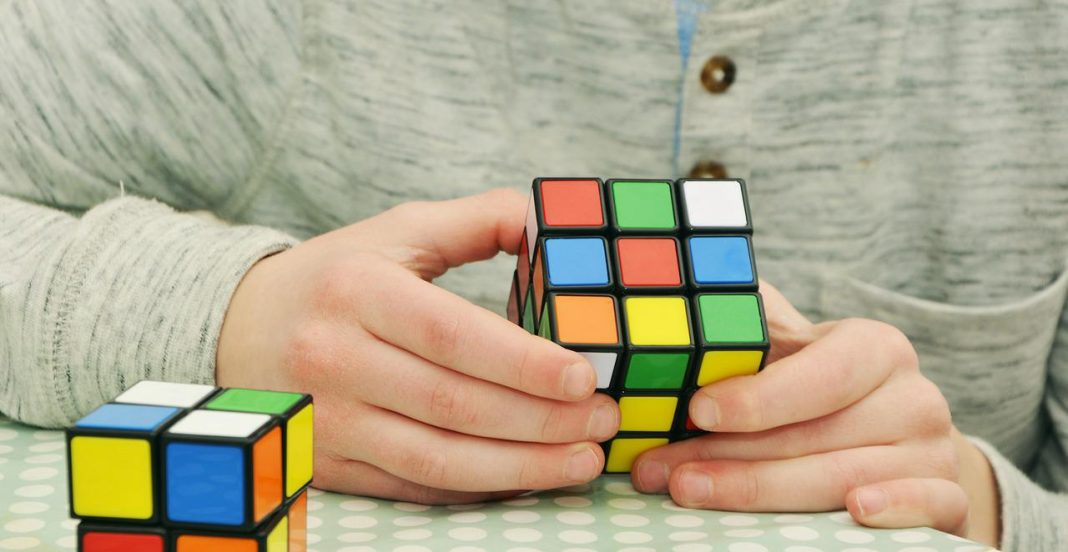 Sfaturi pentru rezolvarea cubului Rubik - un hobby pentru minte