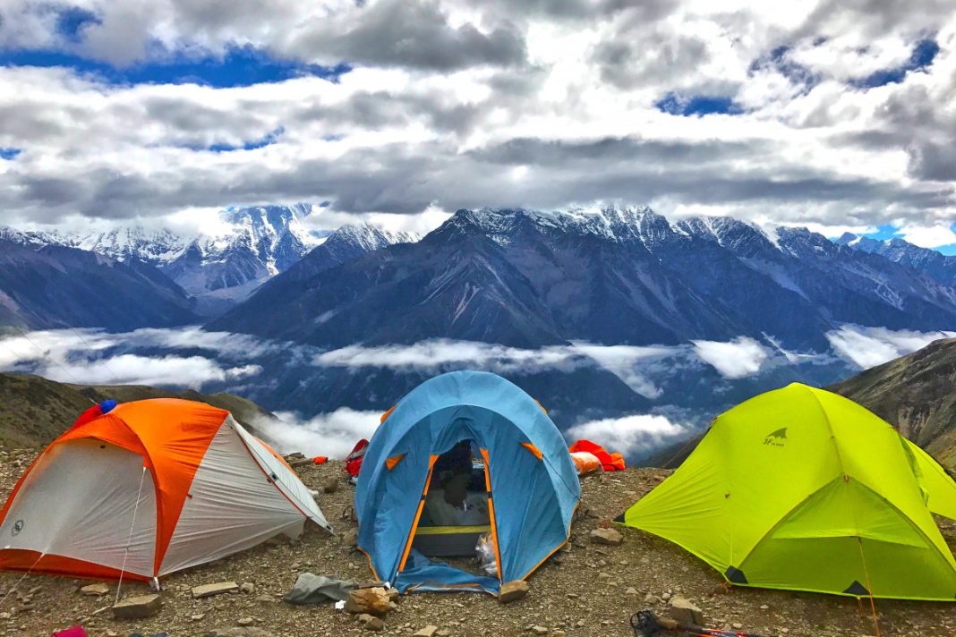 Unde să amplasați cortul când mergeți la munte Sfaturi pentru începători