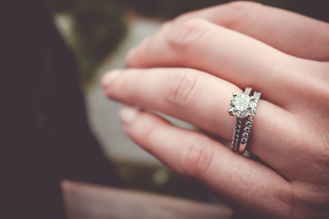 Cum alegeți inelul de logodnă și ce fel de modele sunt