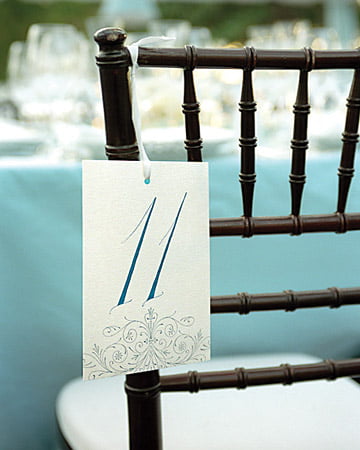 Numerotarea scaunelor la nunta Sursa foto: www.marthastewartweddings.com