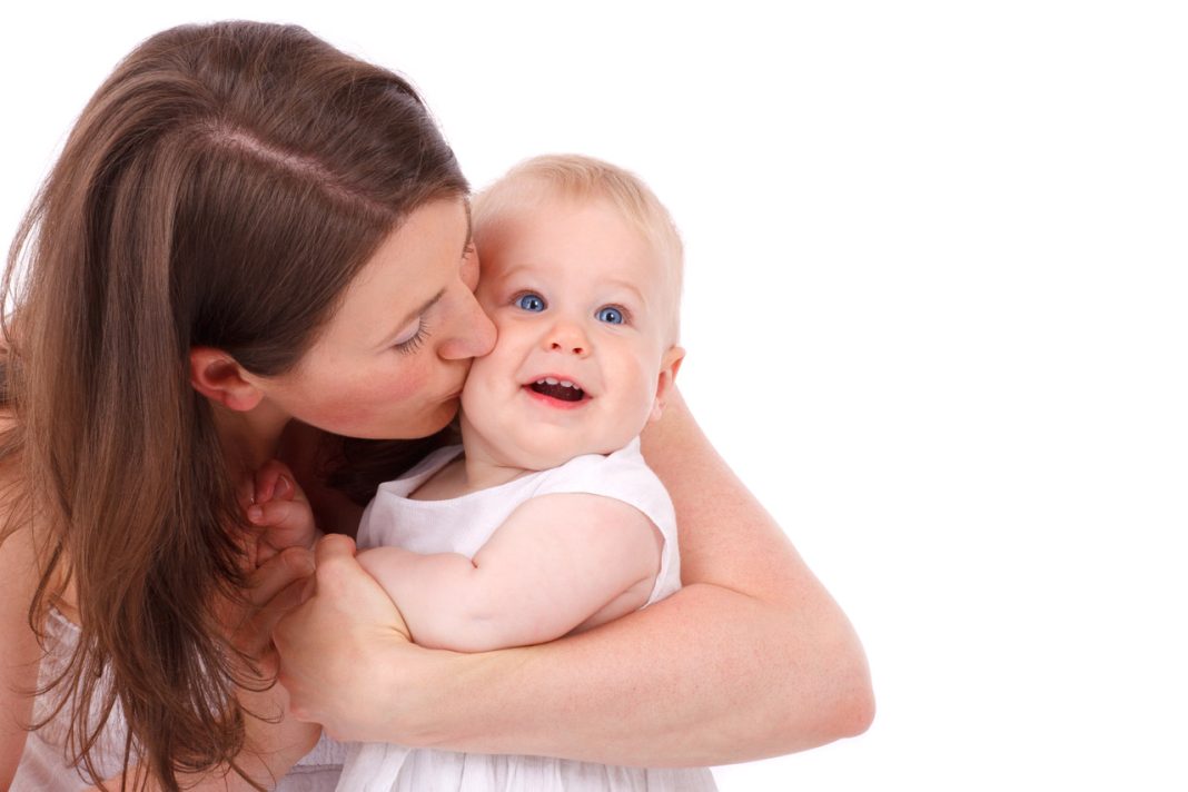 Cum poți să-i arați copilului tău că-l iubești încă din primii ani de viață și de ce este important acest lucru