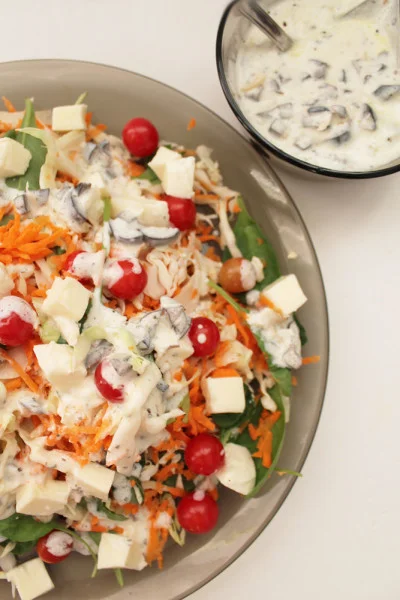 Salata de cruditati cu mozzarella