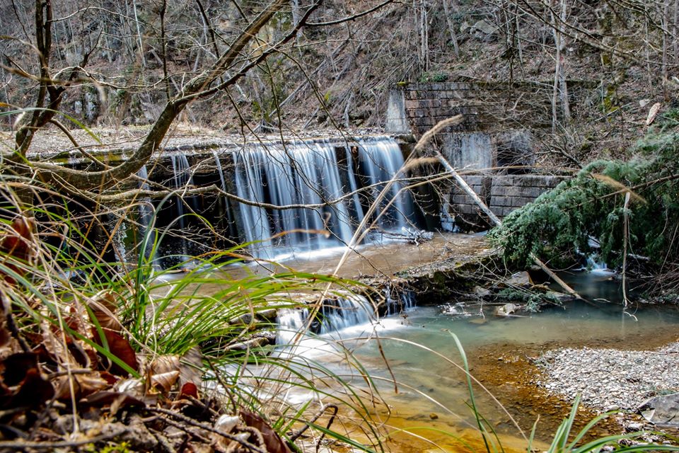 Cascada din Cheile Slănicului